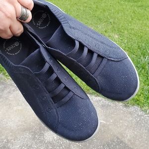 Bzees Golden Knit Slip Ons Size 9.5